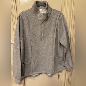 NWT Blooming Jelly Fleece Quarter Zip
Cozy Grey Quarter-Zip Sweatshirt, Size XL